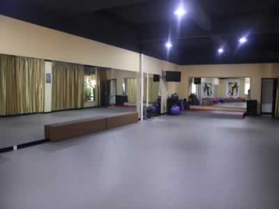 �٤������